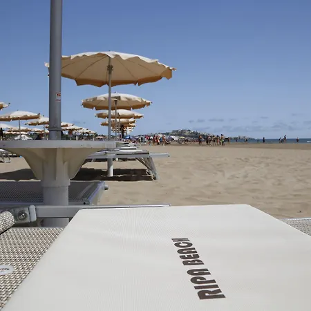 里帕花园酒店 维耶斯泰